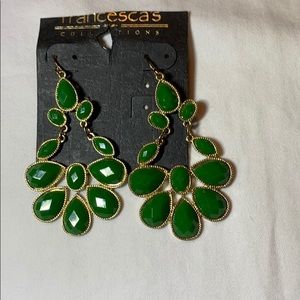 Those green and gold earring!